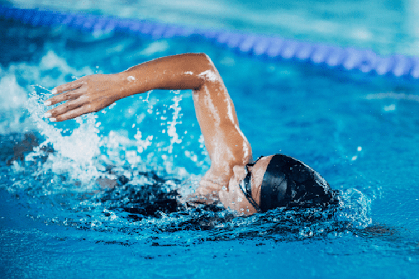 bơi sải giúp tăng chiều cao